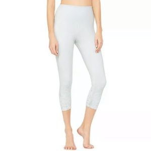 Alo womens leggings size XS white airbrush capri dusk brilliance yoga metallic